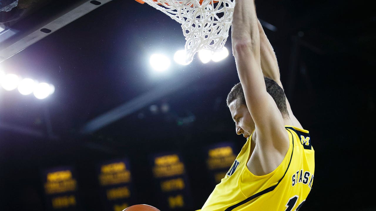 Wolverines sweep season series from Spartans